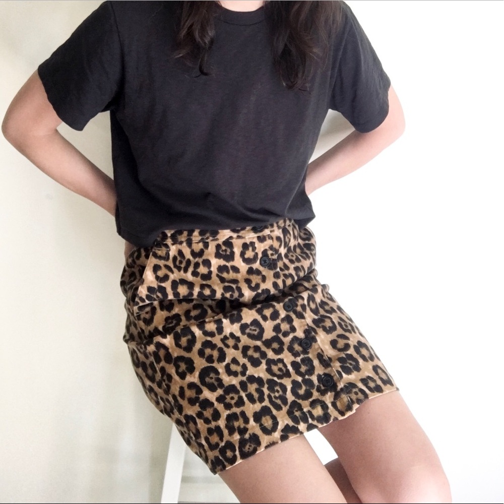 Animal print button skirt